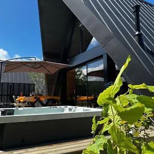https://les-deltas-du-lac.hotels-rhonealpes.com
